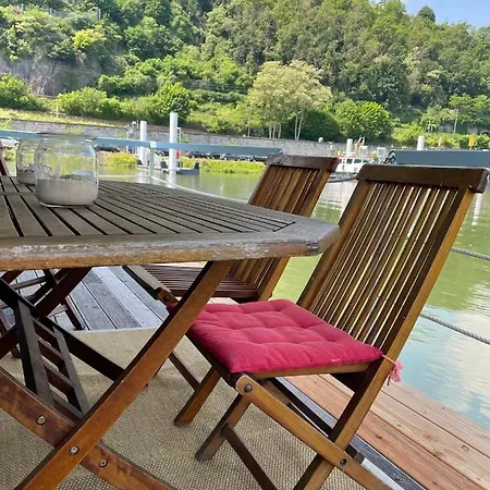 Hausboot Sankt Goar منزل للإقامة *